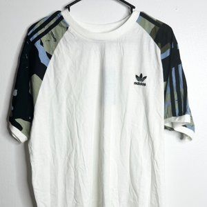 Adidas Classic Logo T-Shirt - Sporty Comfort with Style